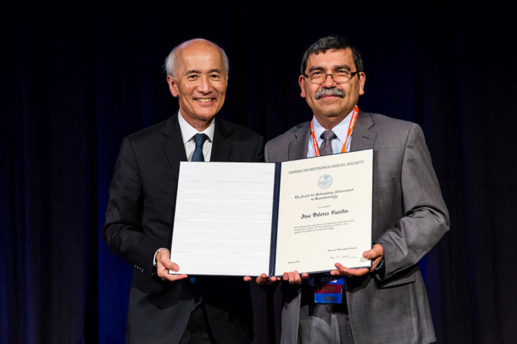 Jose Fuentes accepting his AGU Fellow Award